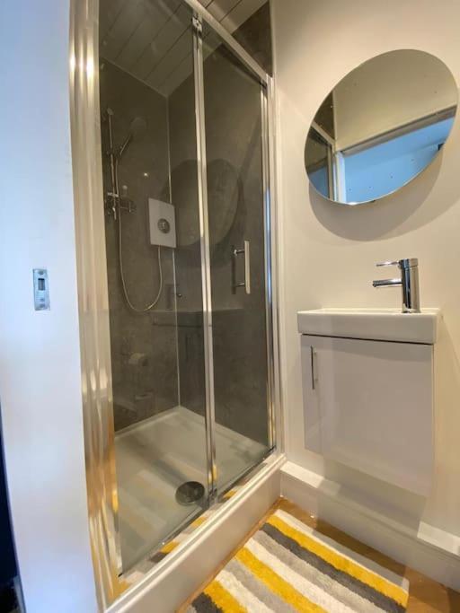 Penlea ~ 1 Bedroom Flat With Harbour View ทาร์เบิร์ต ภายนอก รูปภาพ